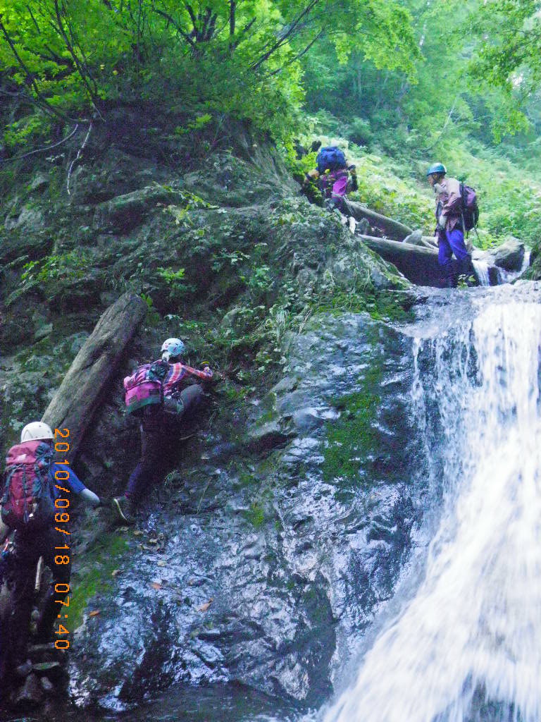 小滝を直登る.JPG
